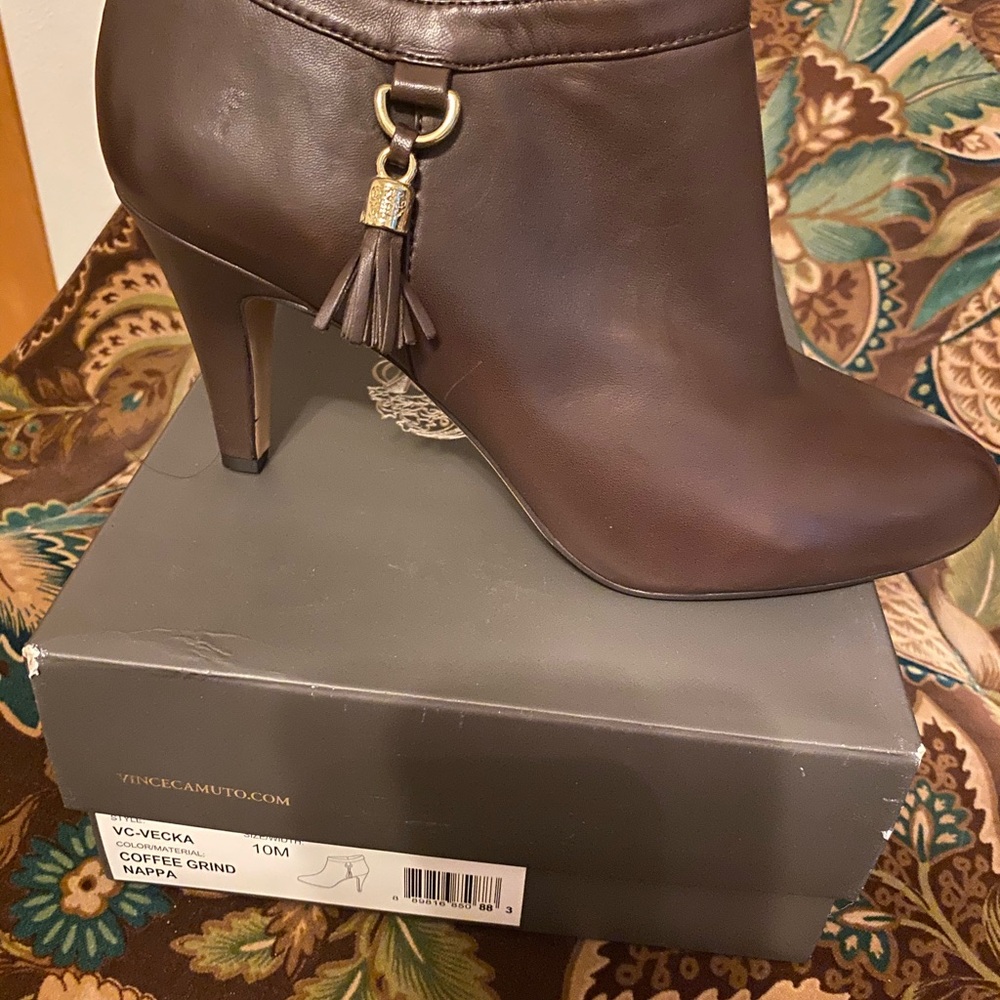 Brown Vince Camuto Bootie zipper on the side